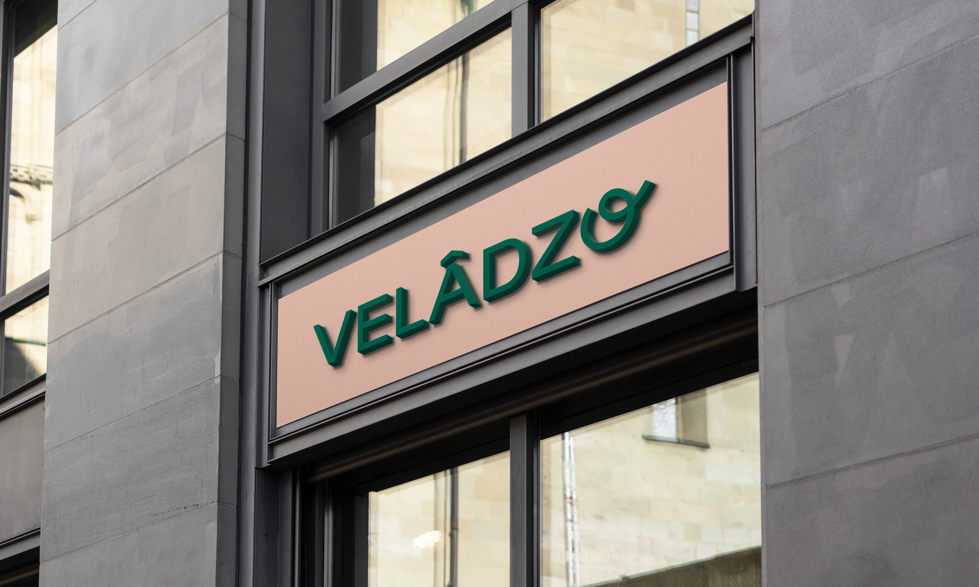 Enseigne pour Velâdzo.
Réalisé par Au-delà studio.
Aloïs Ancenay & Nelly Damas