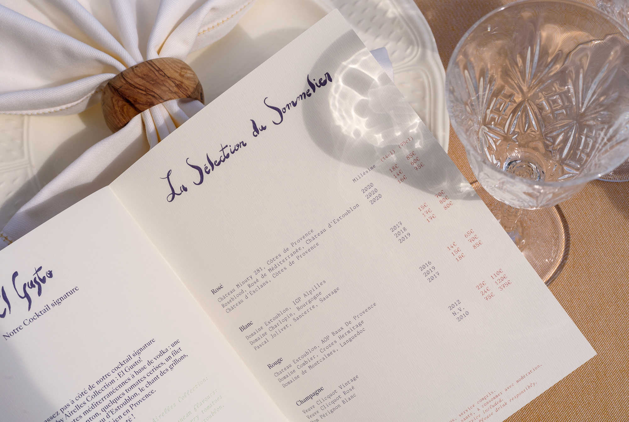 Carte des vins de l'auberge des Maures par Au-delà studio.